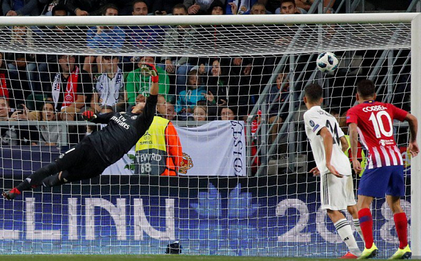  昂热签下欧冠冠军后卫，补强后防线实力  