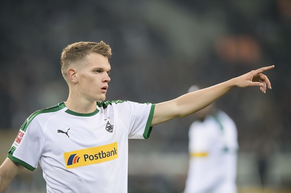  拜仁续约功勋队长至2025年  